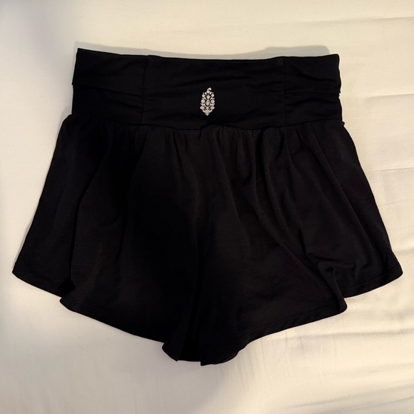 black free people tempo light as air run shorts - Picture 3 of 5